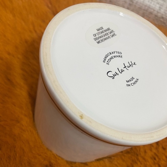 Sur la table handcrafted stoneware Monogram "P" gold trim Mug - Picture 3 of 4